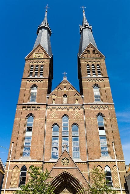 Posthoornkerk. Midden in de stad, aan de bruisende Haarlemmerstraat