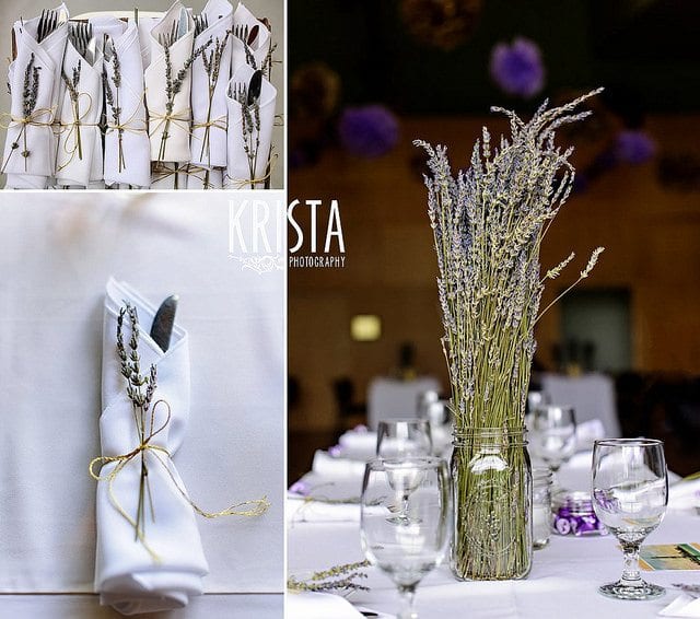 Het plannen van een bruiloft - hoe ga je er mee om? silver cutlery white serviettes, wine glasses and lavender in a jar on a table