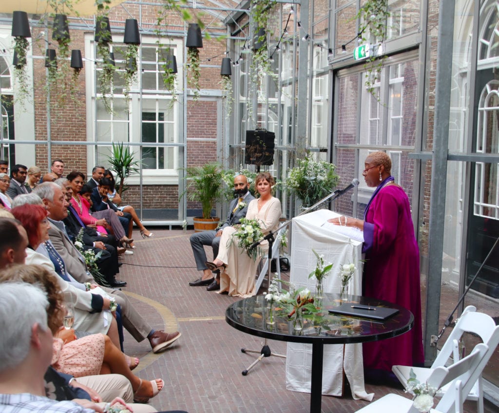 Greenhouse Weddings celebrant presiding over interracial couples ceremony Dignita Hoftuin Amsterdam 