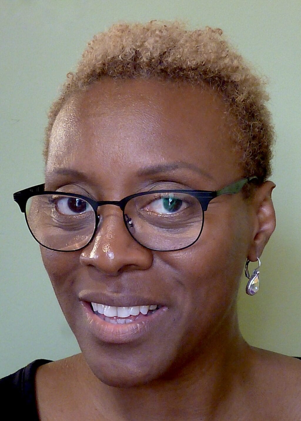 contact woman with rayban glasses and wearing crystal earrings