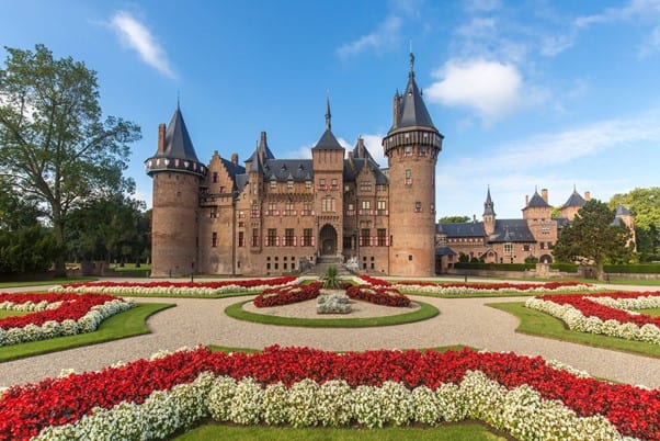 Dutch castle wedding venues courtyard for a beautiful reception