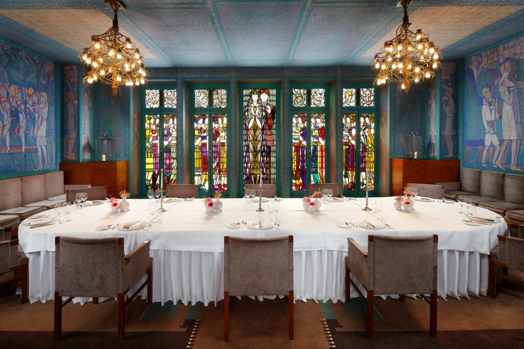 Weddingplanner trouwkamer van de monumentale vleugel van The Grand omgetoverd tot eetzaal
