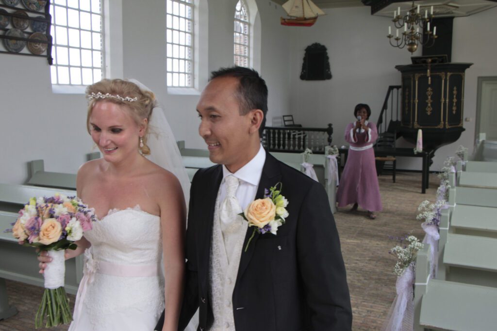 trouwen met een ongelovige voor de kerk gelukkig gemengd stel