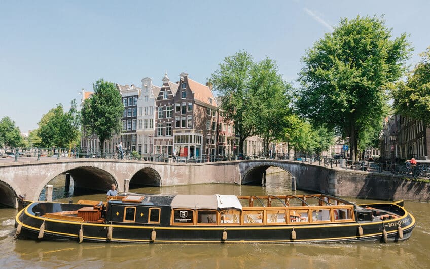 weddings on boats in Amsterdam