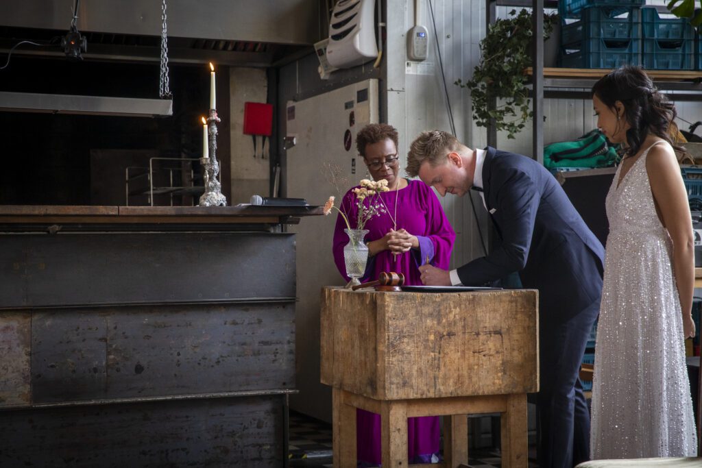 Ceremoniespreker op je bruiloft wat kost een trouwambtenaar