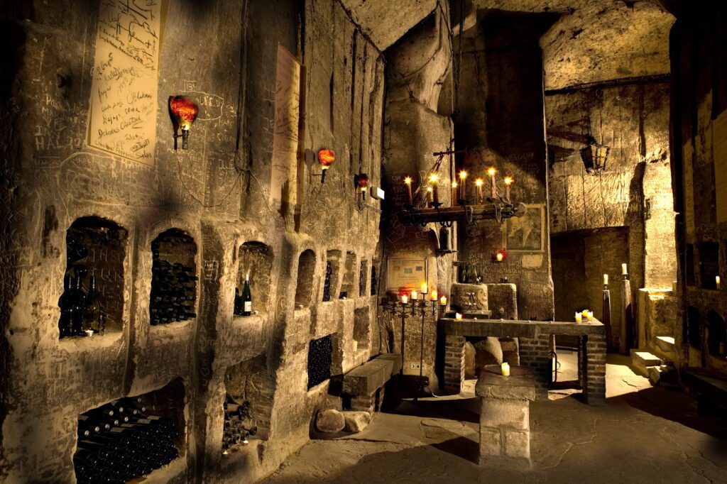 Trouwen of uitvaart in een grot bij Chateau Neercanne