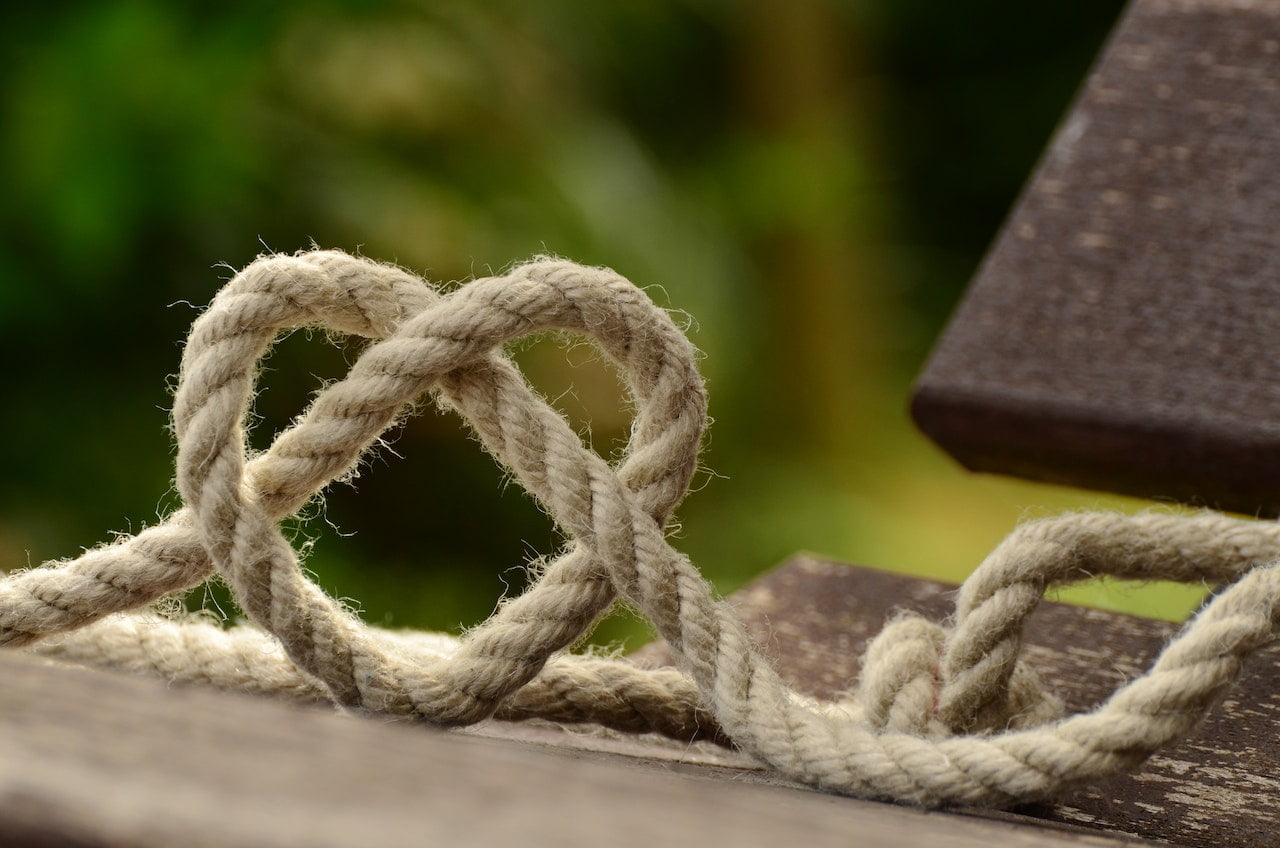 Photo by Pixabay: https://www.pexels.com/photo/brown-rope-tangled-and-woven-into-heart-shape-on-brown-wooden-rail