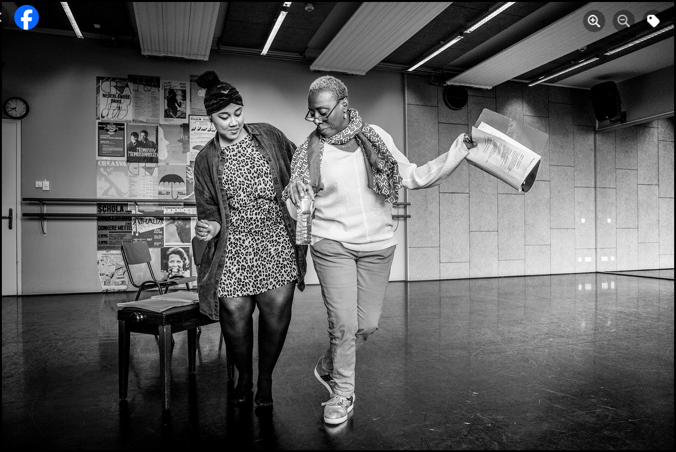 gospel zangeres aan het dansen in Crea, Amsterdam