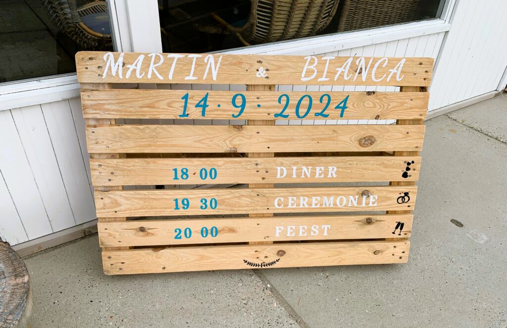 De avondindeling van de bruiloft in de avond. 