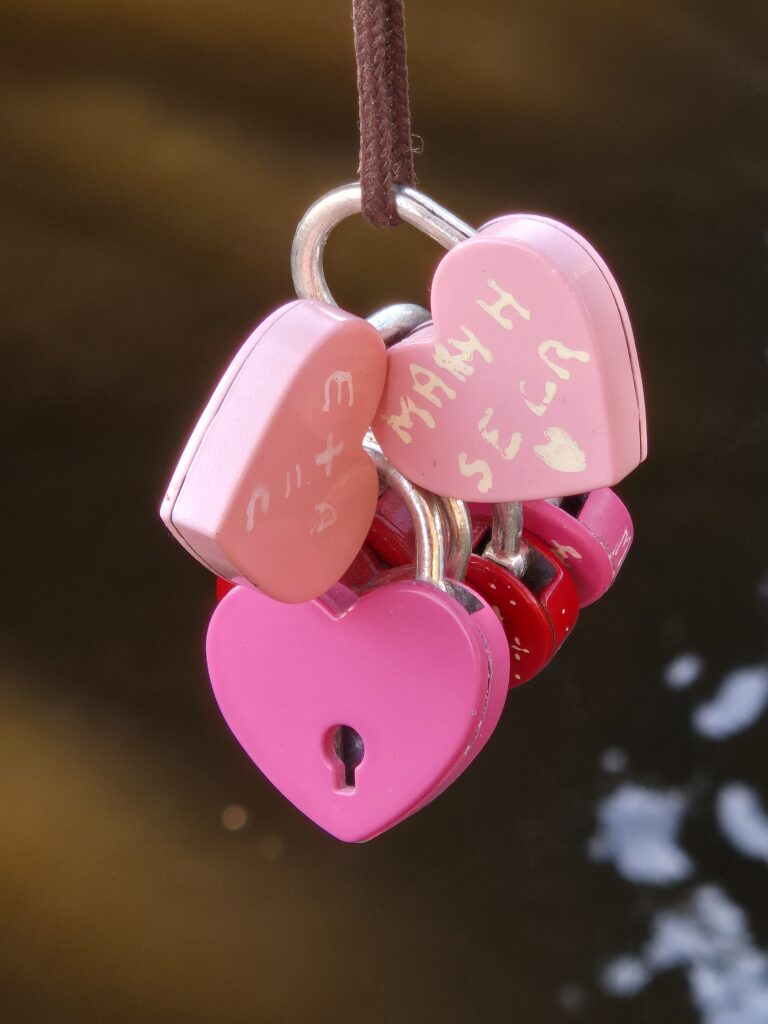 Wedding rituals by a London officiant and bilingual wedding celebrant with a heart padlock for the ceremony.