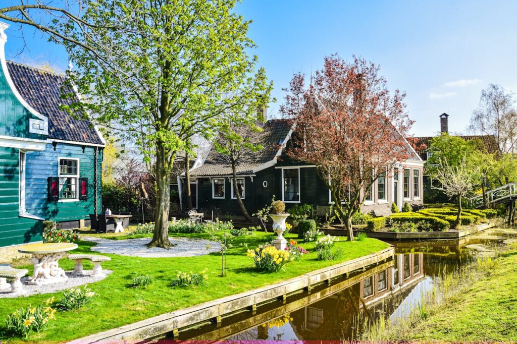  Giethoorn village boat tours, spring marriage proposal